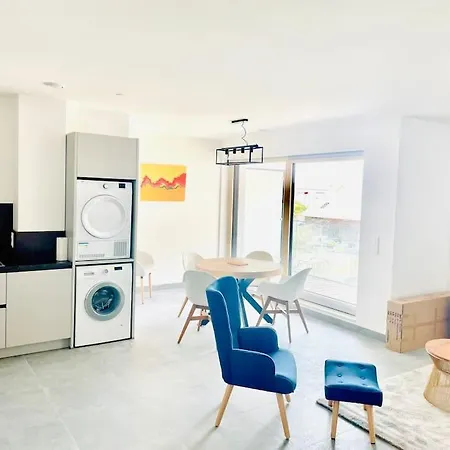 Appartement Brand New 3 Bedrooms With Terrace And Parking - 142-92 *